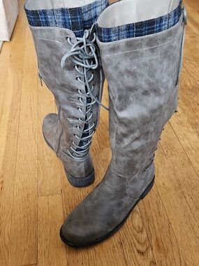 NWOT JustFab Tall Lace Up Boots 9
